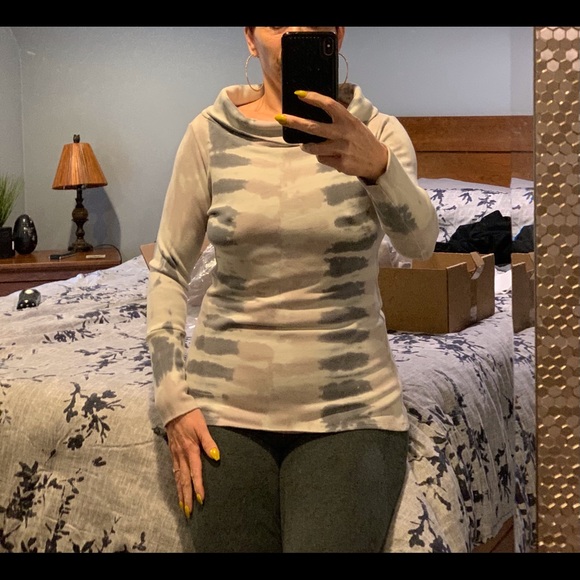 Go couture cowl neck top - Picture 2 of 7